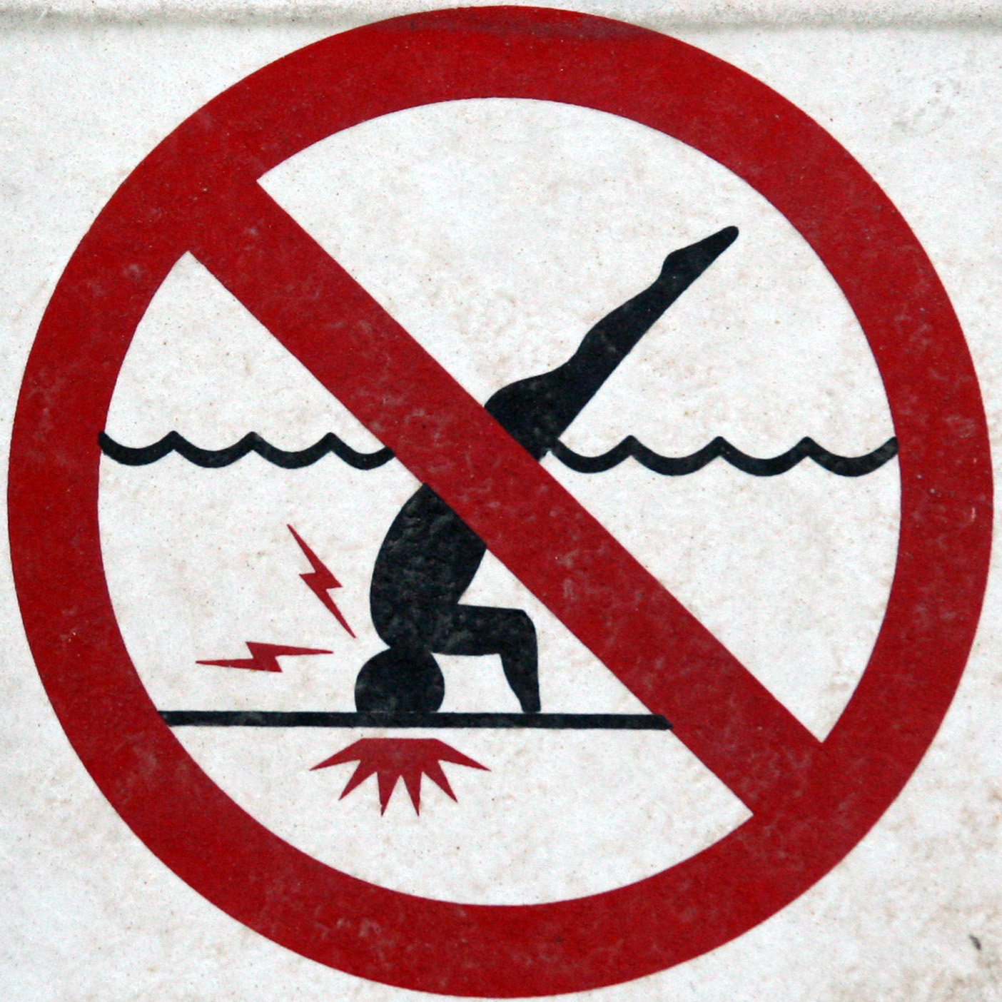 Условные знаки безопасности на воде. Нырять запрещено. Запрещающие знаки на водоемах. Знак прыгать в воду запрещено. Знаки у водоемов.
